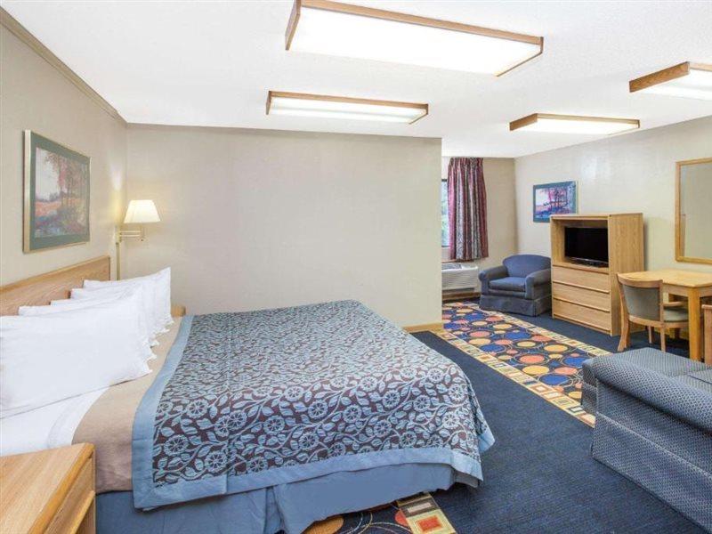 Days Inn By Wyndham Farmer City Экстерьер фото