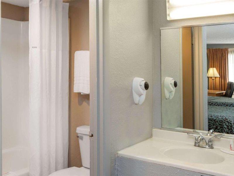 Days Inn By Wyndham Farmer City Экстерьер фото