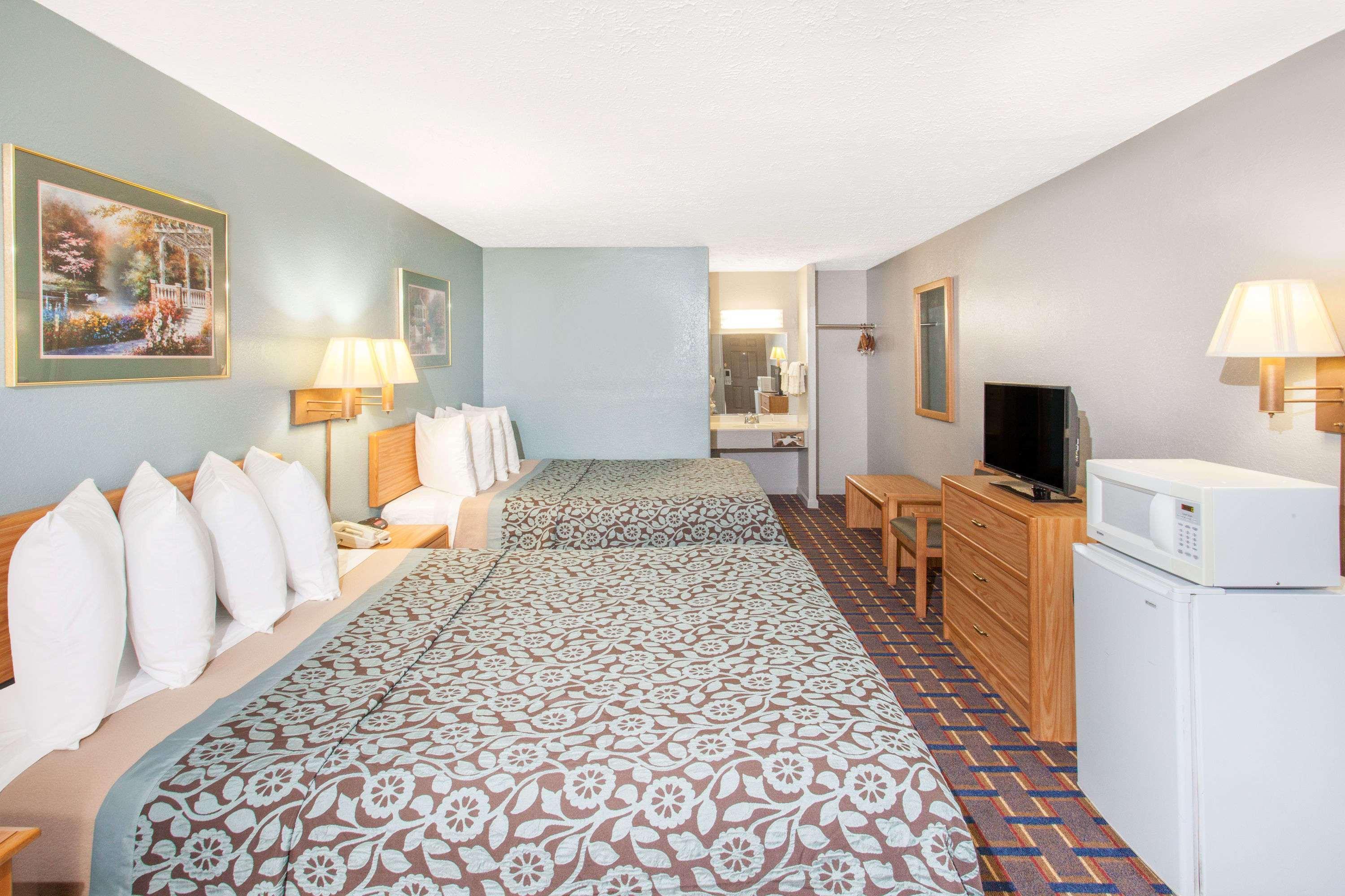 Days Inn By Wyndham Farmer City Экстерьер фото