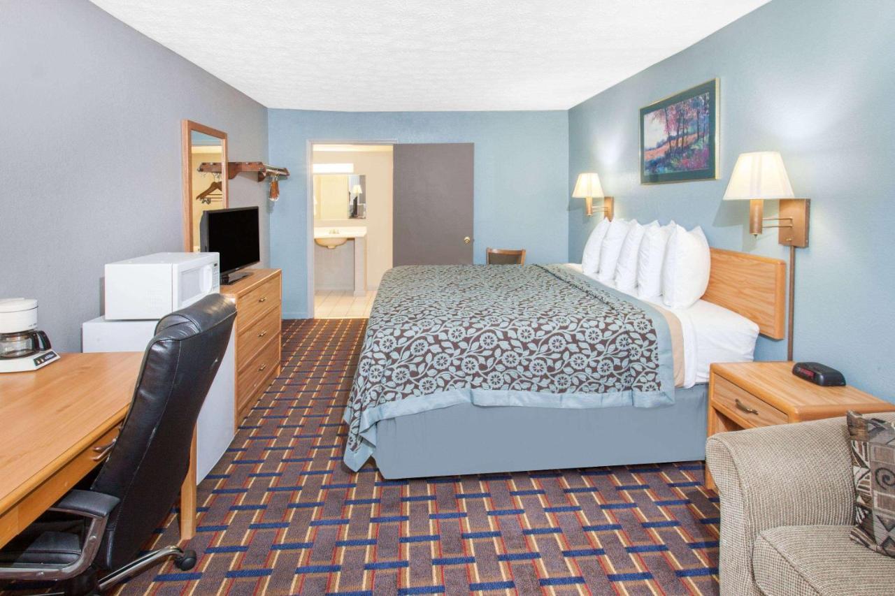 Days Inn By Wyndham Farmer City Экстерьер фото