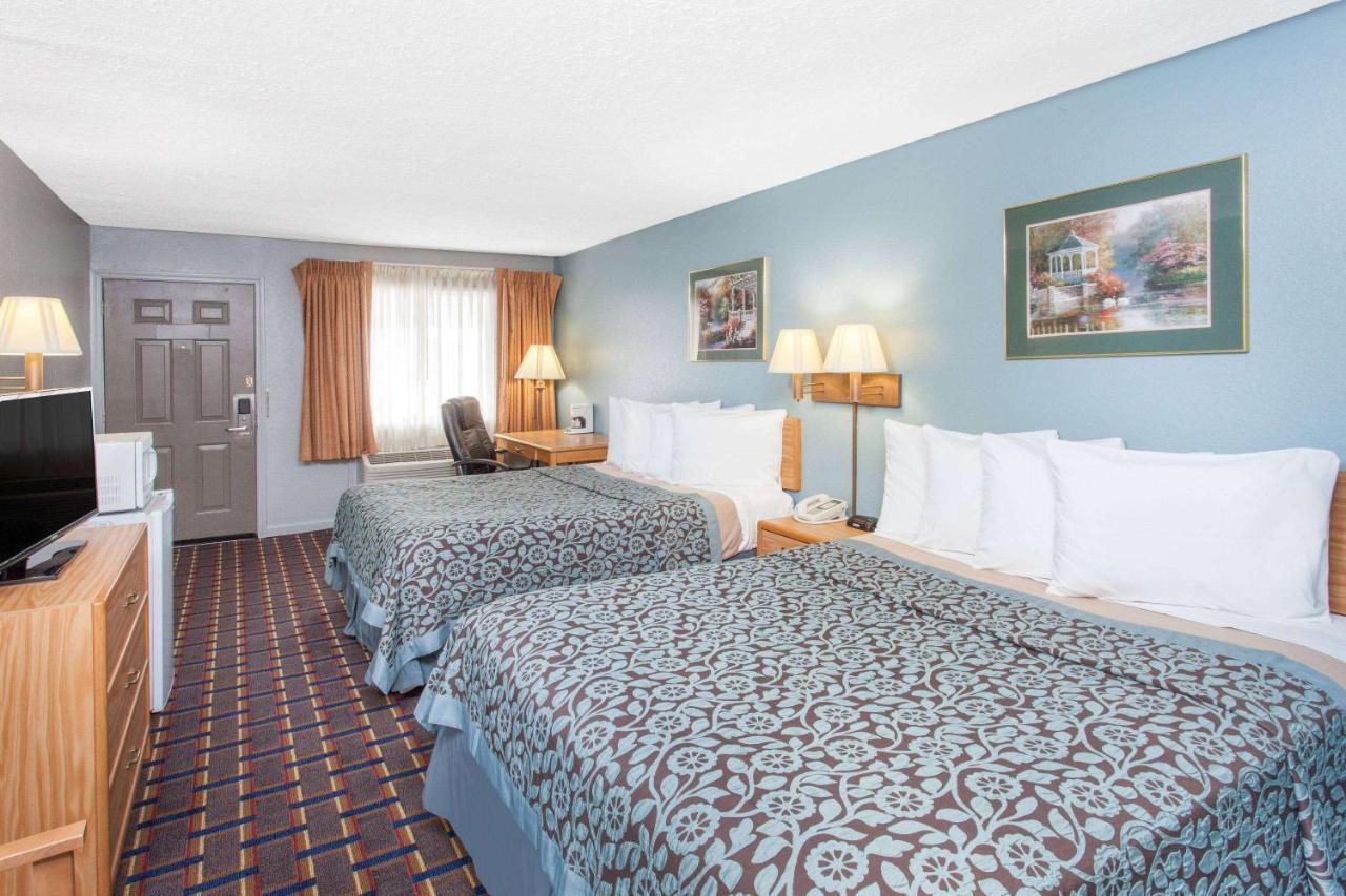 Days Inn By Wyndham Farmer City Экстерьер фото